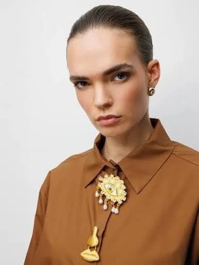 Nike Brooch Oversize